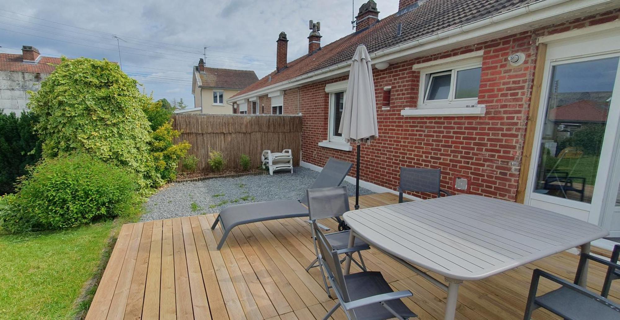 Maison confortable, terrasse et jardin à Amiens Exterior foto